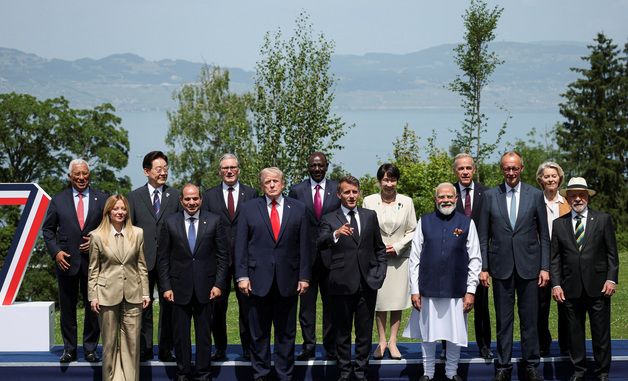 [포토] G7 정상들, 에비앙에서 기념 촬영