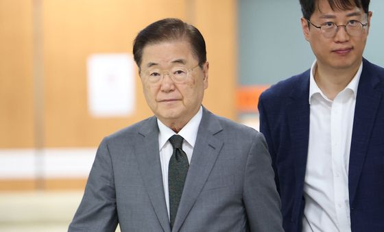 항소심 공판 출석하는 정의용 전 안보실장