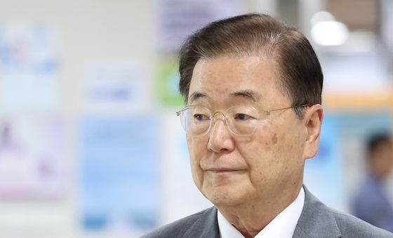 법정 들어서는 정의용 전 국가안보실장