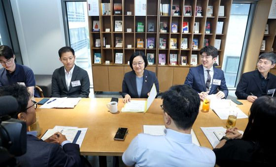 한성숙 총리 후보자,  AI행정 위한 실무공직자 간담회