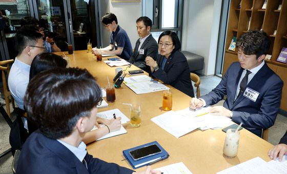 한성숙 총리 후보자,  AI행정 위한 실무공직자 간담회