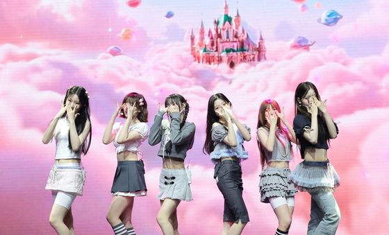 유스피어 '까꿍' 퍼포먼스