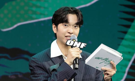 유재필, 온앤오프 쇼케이스 비주얼 MC