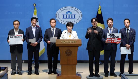 특검의 오세훈 시장 구형 관련 기자회견하는 서영교 의원