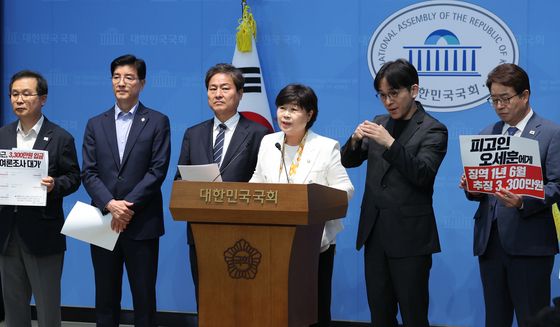 특검의 오세훈 시장 구형 관련 기자회견하는 서영교 의원