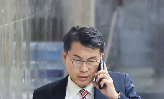 의원총회 참석한 윤상현
