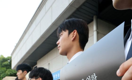 선관위 찾은 대학생들 '국가에 의한 참정권 침해 규탄'