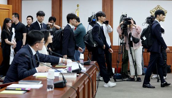 중앙선관위 항의 방문한 대학생들