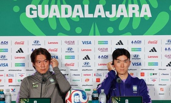 멕시코전 앞두고 공식 기자회견 갖는 홍명보 감독·황인범