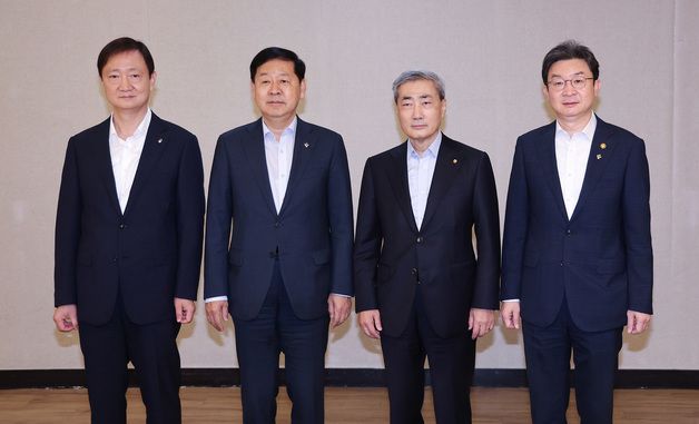 확대거시경제금융회의 참석한 경제수장들