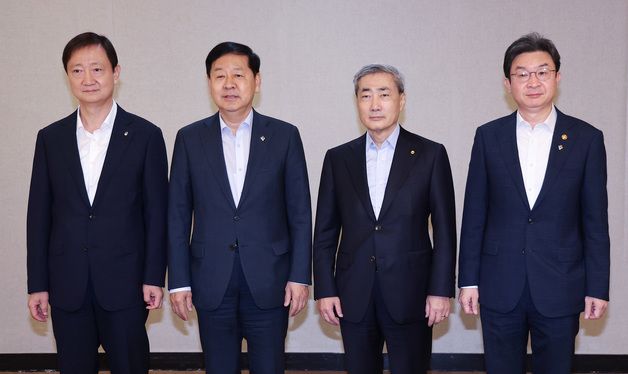 확대거시경제금융회의 참석한 경제수장들