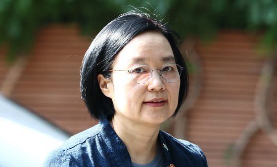 청문회 사무실 출근하는 한성숙 총리 후보자