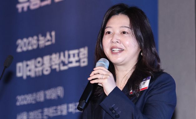 기조강연하는 전미영 트렌드코리아컴퍼니 대표