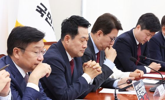 '장동혁 가을 전 퇴진' 냉랭한 최고위원회의