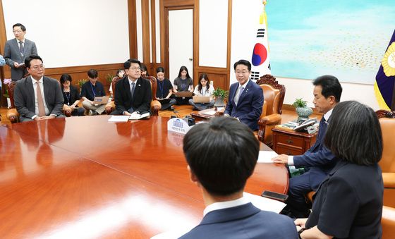 비교섭단체 원내대표 만나는 조정식 의장