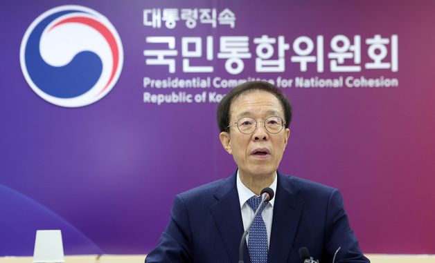 홍보대사 위촉식 발언하는 이석연 국민통합위원장