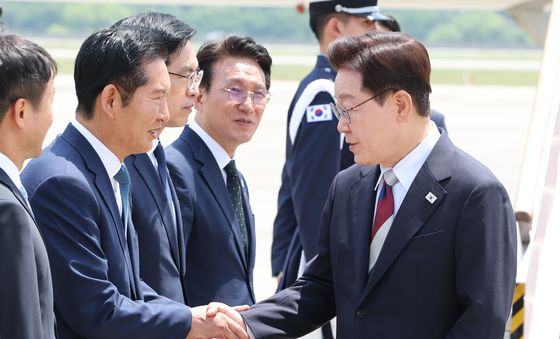인사 나누는 이재명 대통령·정청래 대표
