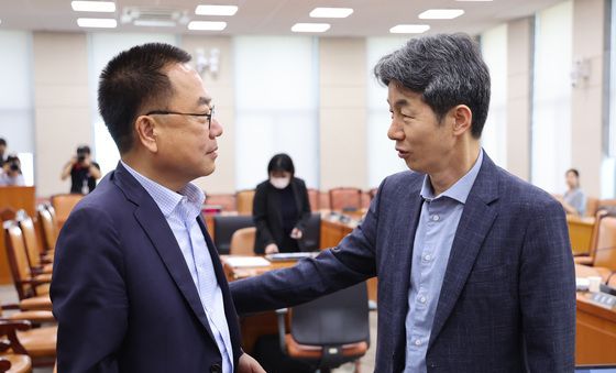 국조특위 현안 논의하는 윤건영·서범수