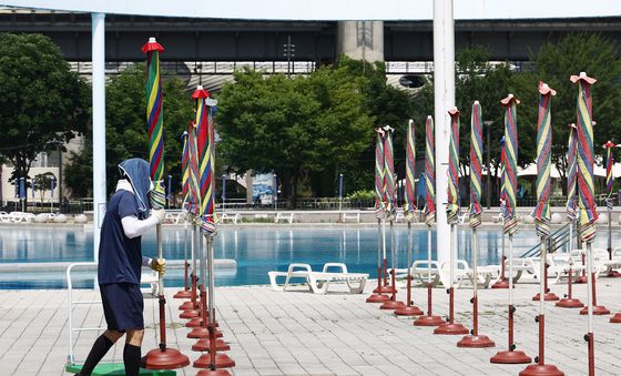 개장 준비 중인 뚝섬 한강공원 수영장