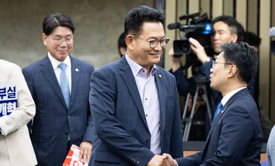 인사 나누는 송영길·김남준