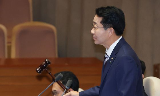 의사봉 두드리는 조정식 의장