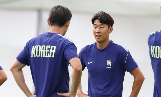 몸 푸는 손흥민