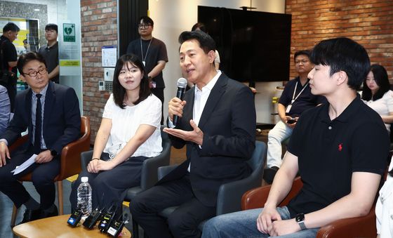 서울영커리언스 인턴들 만난 오세훈 시장