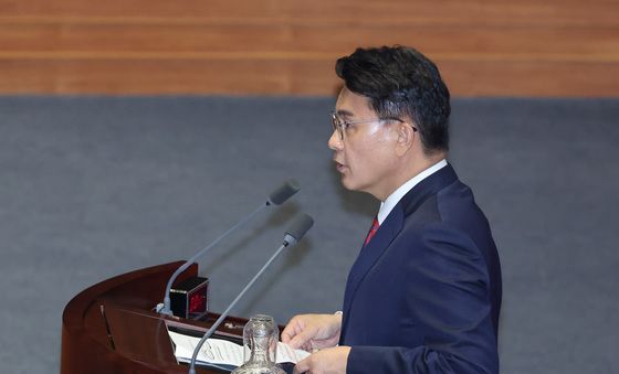 제안 설명하는 윤상현 위원장