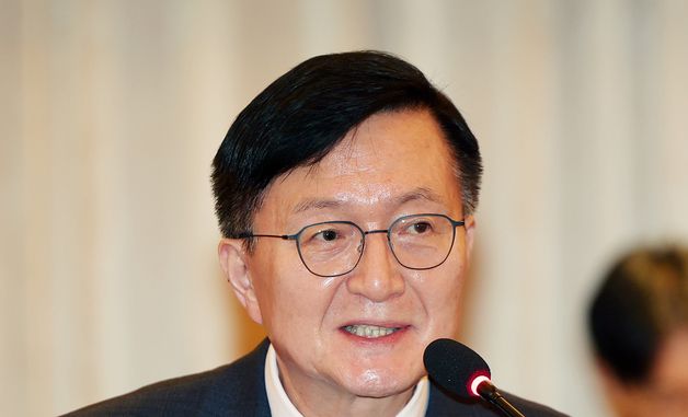 인사말 하는 유홍림 서울대 총장