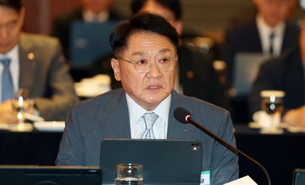 인사말 하는 구자균 회장