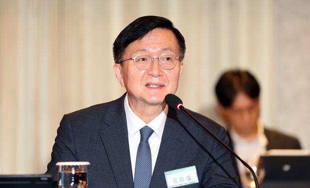 인사말 하는 유홍림 서울대 총장