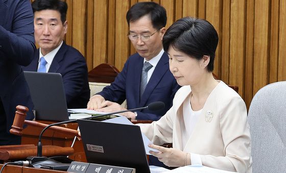 한성숙 총리 후보자 인사청문특위 주재하는 백혜련