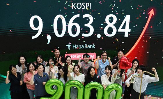 사상 첫 9000 고지 넘은 코스피