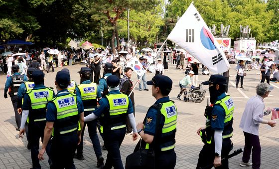 14일 동안 이어지는 잠실 개표소 시위
