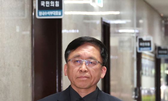 국민의힘 원내대표실 향하는 강동완 직무대리