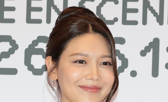 최수영, 사랑스러운 하트