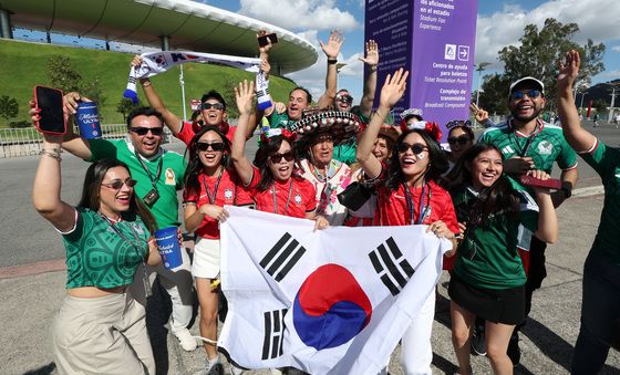 대한민국-멕시코전 앞두고 뜨거운 응원전