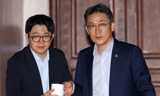 비상경제본부 희의 참석하는 권대영 부위원장