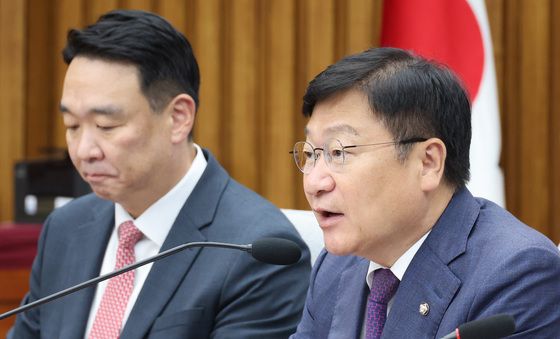 발언하는 정점식 원내대표