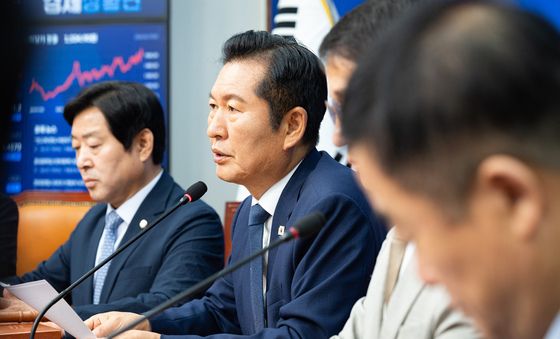 최고위 발언하는 정청래 대표