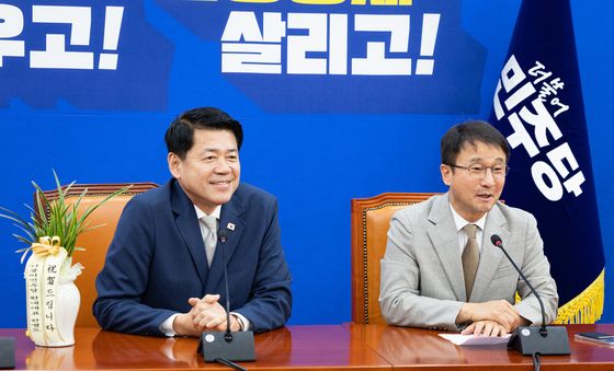 한병도 민주당 원내대표, 김준형 조국혁신당 원내대표 접견
