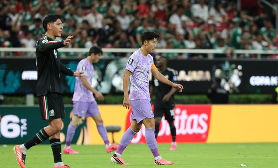 전반 0-0, 숨 고르는 손흥민