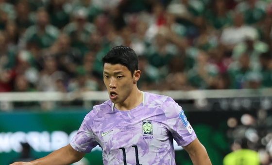 황희찬 '상대 골문을 향해'