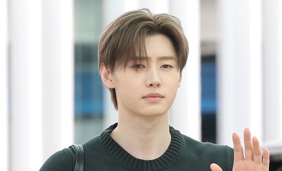성훈, 왕자님의 눈부신 출국길