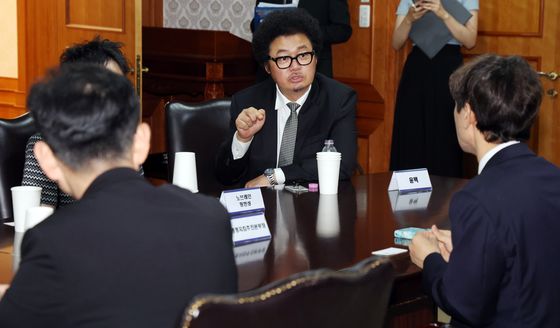 생명수호 발언한는 개그맨 윤택