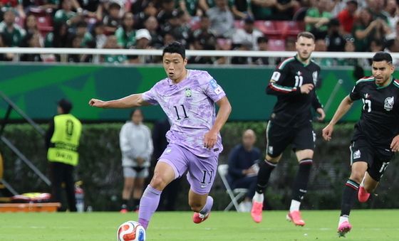 골문 향해 돌진하는 황희찬