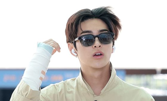 코르티스 건호, 붕대 칭칭 감고 출국