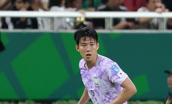 공 잡은 이한범