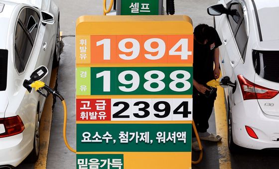 석유 최고가격 현행 유지 '종전 상황 보며 추후 결정'