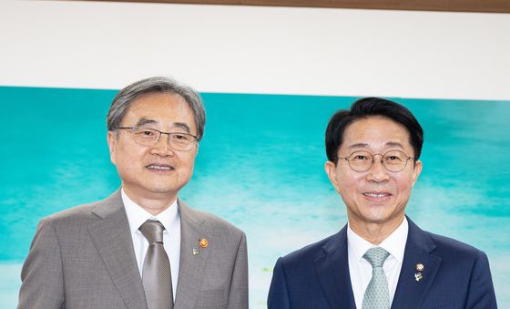 조현 외교부 장관 접견하는 조정식 국회의장